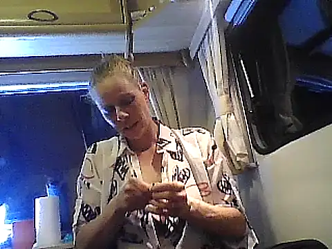 WildScorpio86 online show from December 2025 02:35:01 PM