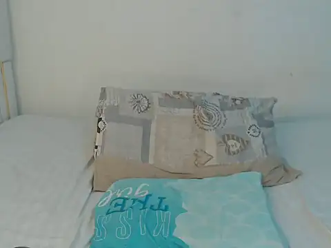 Snapshot of wetmypants chatting on February 2026 10:10:02 PM wetmypants online show from February 2026 10:10:02 PM