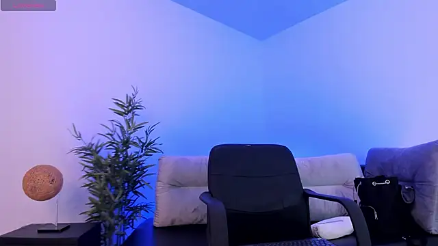 charlottewhitte online show from March 2025 11:19:01 AM