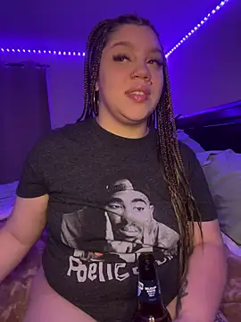 Snapshot of QueenNuttCollector chatting on December 2024 01:58:02 AM QueenNuttCollector online show from December 2024 01:58:02 AM