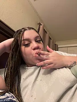 Snapshot of QueenNuttCollector chatting on January 2025 01:33:01 AM QueenNuttCollector online show from January 2025 01:33:01 AM