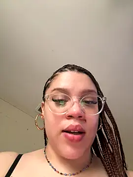 QueenNuttCollector online show from November 2025 05:11:01 PM