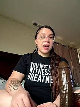 QueenNuttCollector online show from November 2025 06:19:01 PM