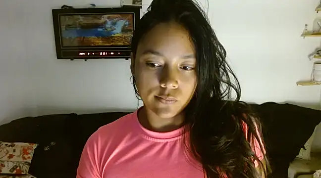 Chiara petterson online show from March 2025 05:00:02 AM