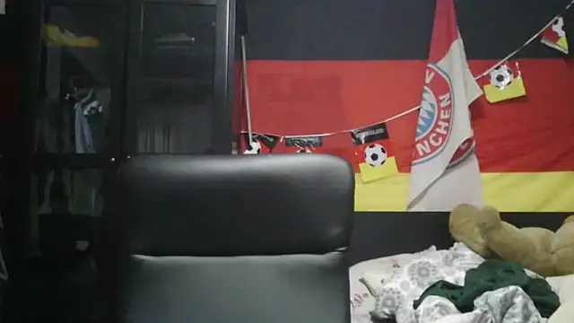 Snapshot of Die-geile-Sau chatting on February 2026 09:24:02 PM Die-geile-Sau online show from February 2026 09:24:02 PM