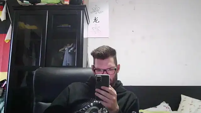 Snapshot of Die-geile-Sau chatting on April 2026 05:05:02 PM Die-geile-Sau online show from April 2026 05:05:02 PM