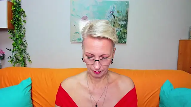 iamyourdream89 online show from November 2025 11:00:01 AM