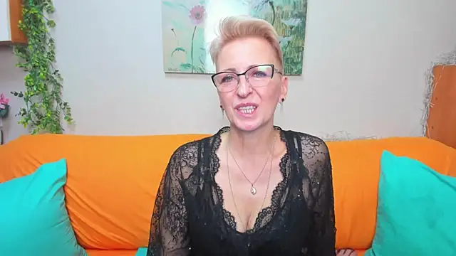 iamyourdream89 online show from December 2025 10:57:01 AM