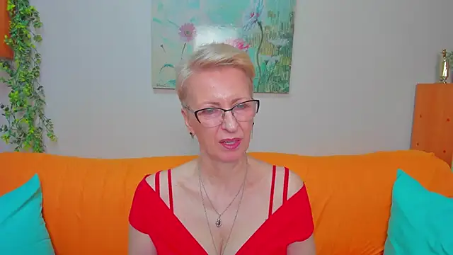 iamyourdream89 online show from April 2026 10:25:01 AM
