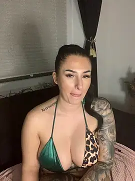 Mia-Bremer online show from March 2025 12:00:01 AM