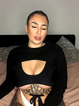 Mia-Bremer online show from December 2025 11:39:02 AM