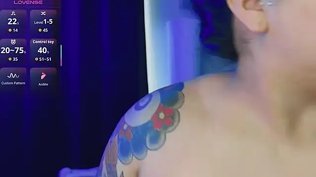 kimmiakiss22 online show from September 2025 10:33:02 PM