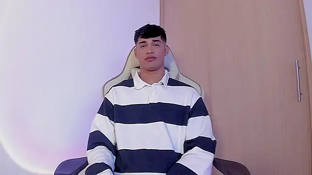 Snapshot of Jimmy_Leeh_ chatting on December 2024 09:37:01 PM Jimmy Leeh online show from December 2024 09:37:01 PM