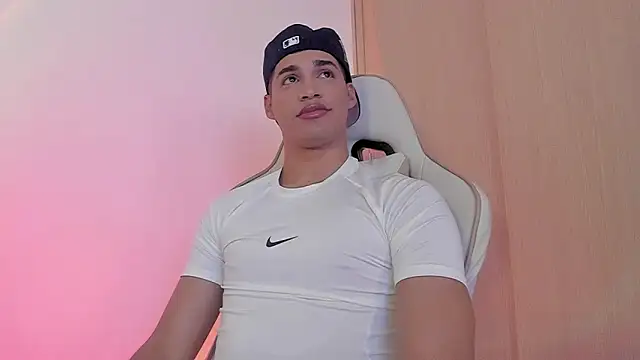 Snapshot of Jimmy_Leeh_ chatting on December 2024 11:08:01 PM Jimmy Leeh online show from December 2024 11:08:01 PM