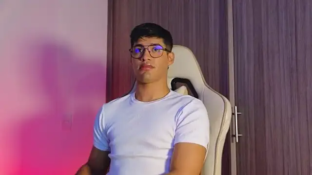 Snapshot of Jimmy_Leeh_ chatting on October 2025 10:28:02 PM Jimmy Leeh online show from October 2025 10:28:02 PM