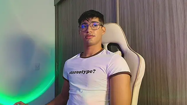 Snapshot of Jimmy_Leeh_ chatting on October 2025 09:15:01 PM Jimmy Leeh online show from October 2025 09:15:01 PM