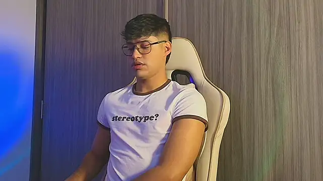 Snapshot of Jimmy_Leeh_ chatting on October 2025 03:58:02 AM Jimmy Leeh online show from October 2025 03:58:02 AM