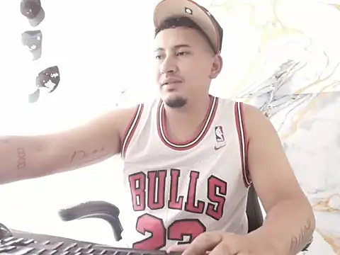 Snapshot of myke_andrade chatting on February 2026 03:06:01 PM myke andrade online show from February 2026 03:06:01 PM