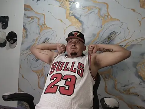 Snapshot of myke_andrade chatting on February 2026 05:35:01 AM myke andrade online show from February 2026 05:35:01 AM