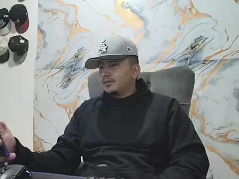 Snapshot of myke_andrade chatting on April 2026 05:45:02 AM myke andrade online show from April 2026 05:45:02 AM