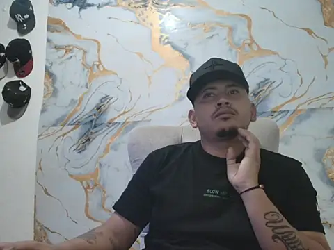 Snapshot of myke_andrade chatting on April 2026 05:34:01 AM myke andrade online show from April 2026 05:34:01 AM