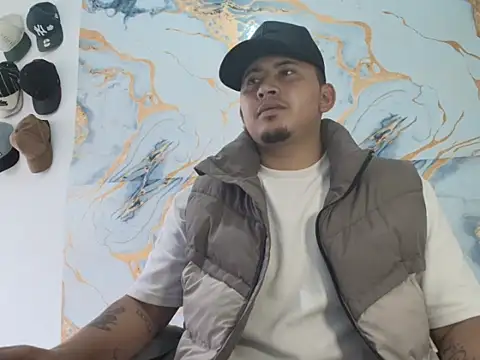 Snapshot of myke_andrade chatting on April 2026 08:09:02 PM myke andrade online show from April 2026 08:09:02 PM