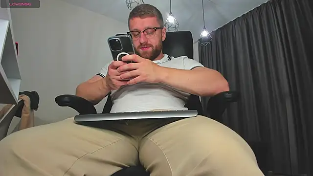Findom guy online show from November 2025 07:24:02 PM