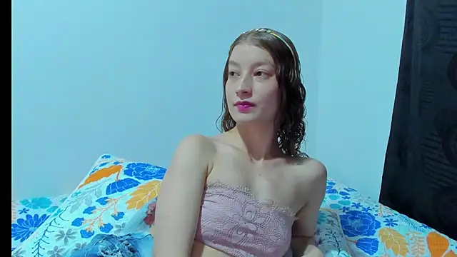 Snapshot of MiiaVolkova chatting on April 2026 12:32:01 AM MiiaVolkova online show from April 2026 12:32:01 AM