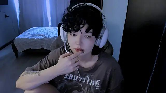 Snapshot of MiraiiTae chatting on January 2025 08:43:01 AM MiraiiTae online show from January 2025 08:43:01 AM