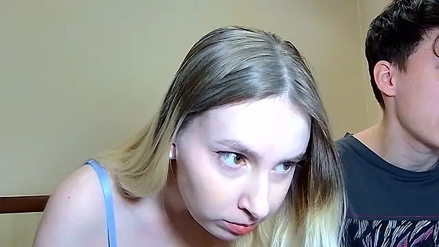 Snapshot of MiaAndWilliam chatting on February 2026 04:58:01 PM MiaAndWilliam online show from February 2026 04:58:01 PM