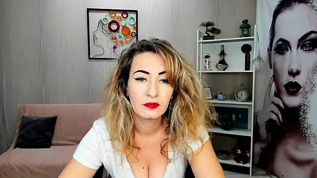 Snapshot of Cassandra_Hotty chatting on December 2024 08:59:01 AM Cassandra Hotty online show from December 2024 08:59:01 AM