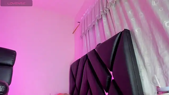 stephany doll  online show from December 2025 03:55:01 AM