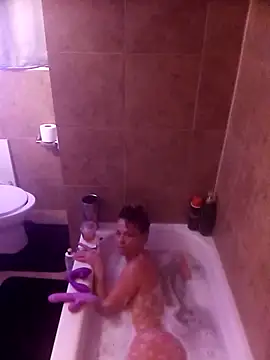 Snapshot of cammyquart chatting on December 2024 09:42:01 AM cammyquart online show from December 2024 09:42:01 AM