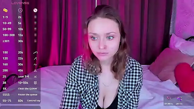 Snapshot of Linda_Bryant chatting on December 2024 07:35:01 AM Linda Bryant online show from December 2024 07:35:01 AM