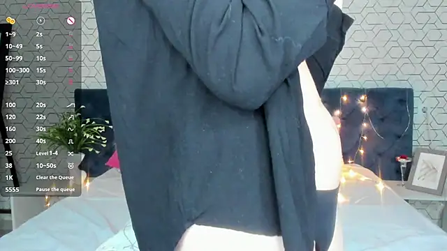 Snapshot of Linda_Bryant chatting on February 2025 02:38:02 PM Linda Bryant online show from February 2025 02:38:02 PM