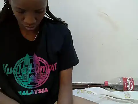 Snapshot of prettybeee chatting on October 2025 02:14:01 PM prettybeee online show from October 2025 02:14:01 PM