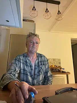 Snapshot of RealFuckHunter chatting on December 2024 07:07:02 AM RealFuckHunter online show from December 2024 07:07:02 AM