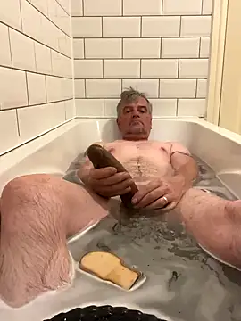 Snapshot of RealFuckHunter chatting on October 2025 05:35:02 PM RealFuckHunter online show from October 2025 05:35:02 PM