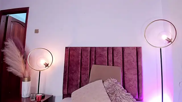 Nina Cavaali online show from December 2024 06:22:01 PM