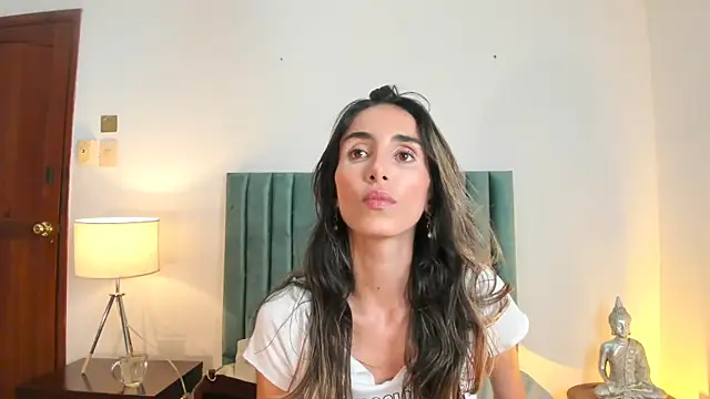 Nina Cavaali online show from December 2024 06:20:02 PM