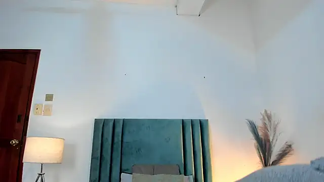 Nina Cavaali online show from February 2025 06:02:01 PM