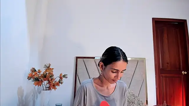 Nina Cavaali online show from March 2025 06:18:01 PM