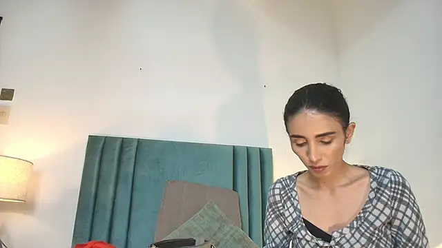 Nina Cavaali online show from September 2025 06:43:02 PM