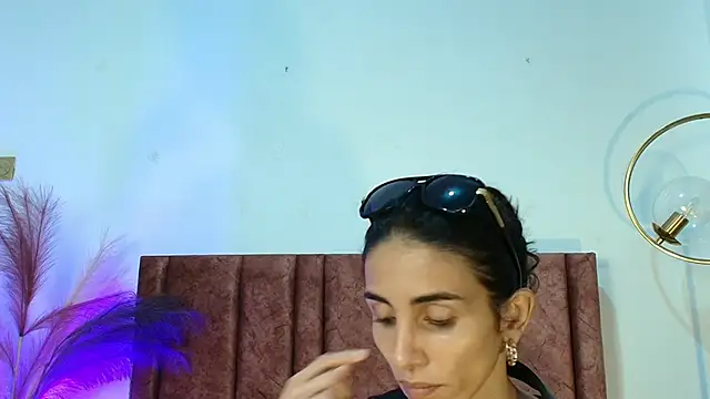 Nina Cavaali online show from September 2025 06:20:02 PM