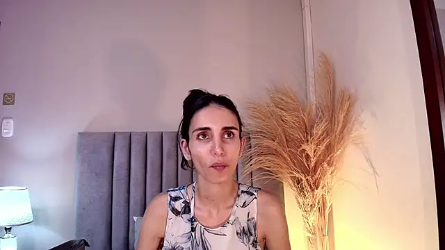 Nina Cavaali online show from October 2025 05:57:02 PM