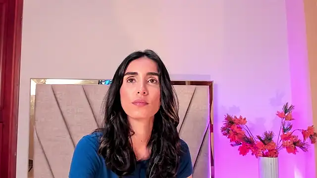 Nina Cavaali online show from November 2025 06:09:02 PM