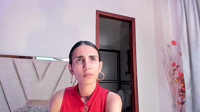 Nina Cavaali online show from November 2025 05:56:02 PM