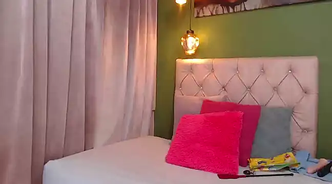 Snapshot of Rebecca_Milf chatting on January 2025 03:58:01 PM Rebecca Milf online show from January 2025 03:58:01 PM