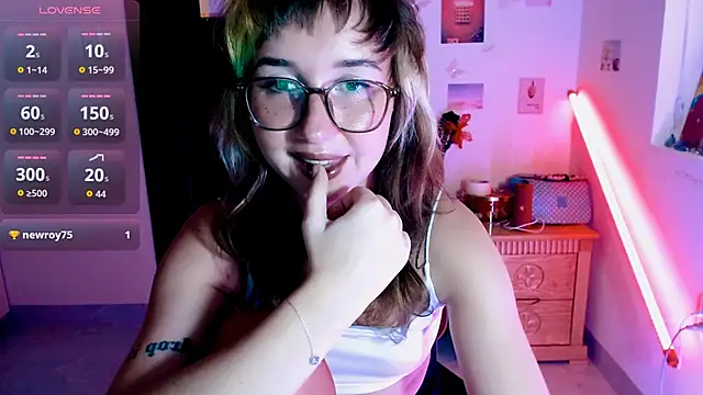 Snapshot of Cosmo_Riri chatting on August 2026 06:04:01 AM Cosmo Riri online show from August 2026 06:04:01 AM