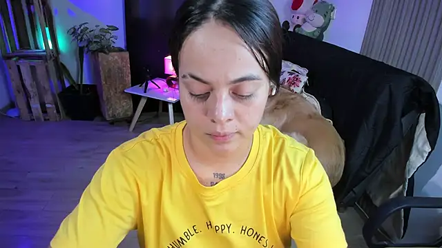 Snapshot of Cuttiealice chatting on January 2025 11:06:01 PM Cuttiealice online show from January 2025 11:06:01 PM